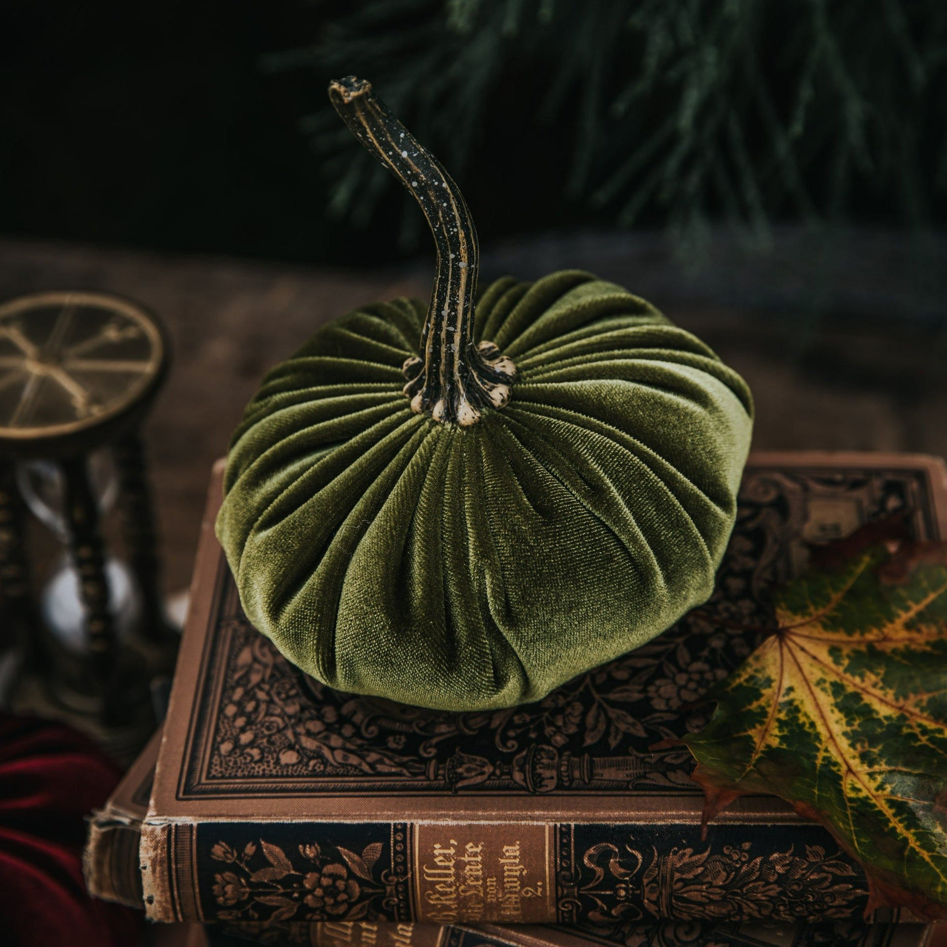 VELVET PUMPKIN LIGHT GREEN